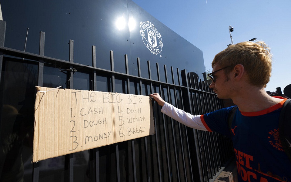 Ευρωπαϊκή Σούπερ Λίγκα: Η «κόκκινη κάρτα» των Άγγλων οπαδών στις ομάδες τους-8