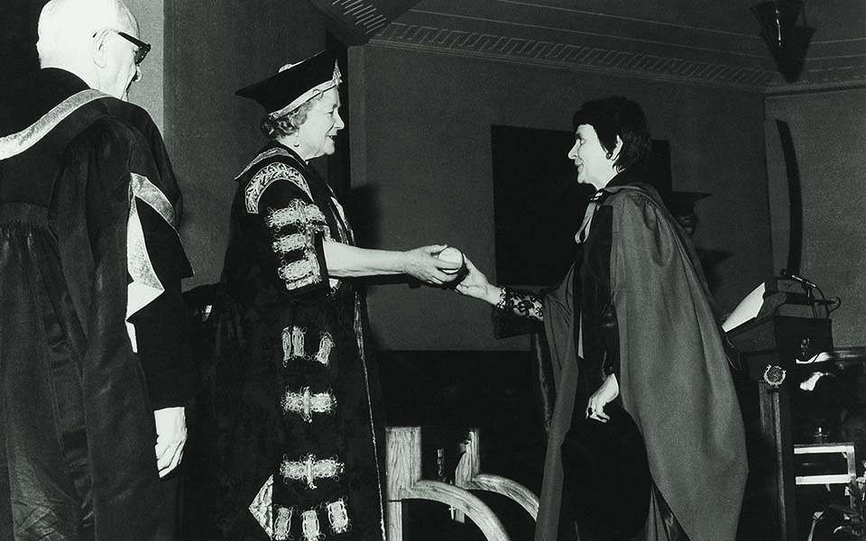 Η ζωή της Ελένης Γλύκατζη – Αρβελέρ: «Νίκησα τις φοβίες μου με τη στολή της πειθαρχίας»-6