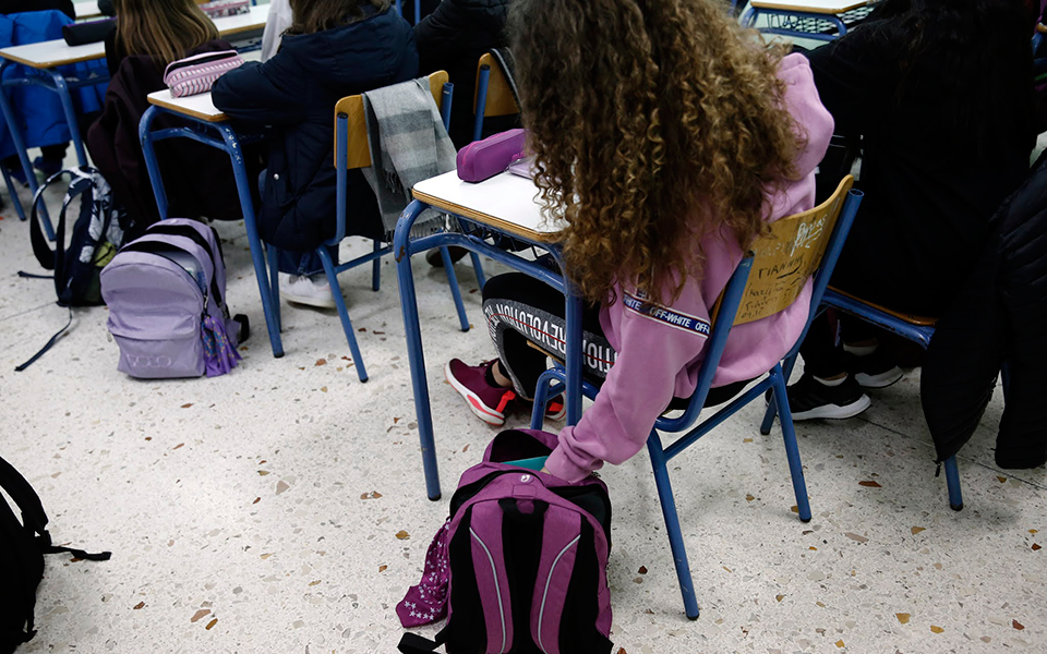 σχολεία-ανοίγουν-τα-λύκεια-όλης-της-χώ-561321763