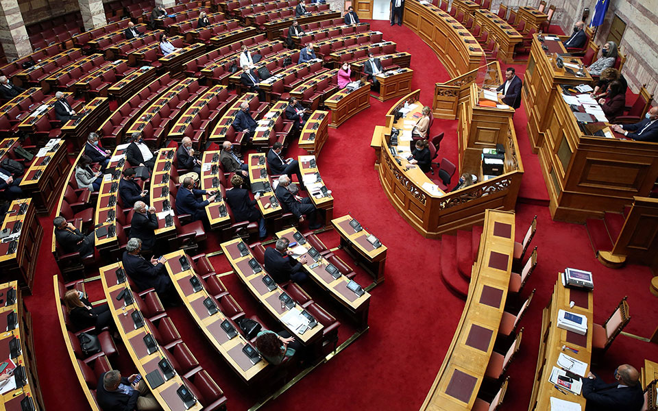 μάχη-των-αρχηγών-με-φόντο-την-πανδημ-561313819