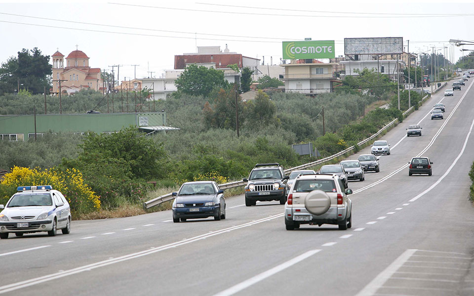 lockdown-πάσχα-στο-χωριό-με-self-test-στο-χέρι-to-σχέδ-561328312