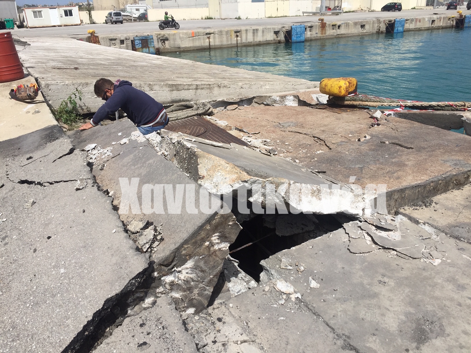 Ζημιές από πρόσκρουση πλοίου στο λιμάνι της Σούδας (εικόνες)-1