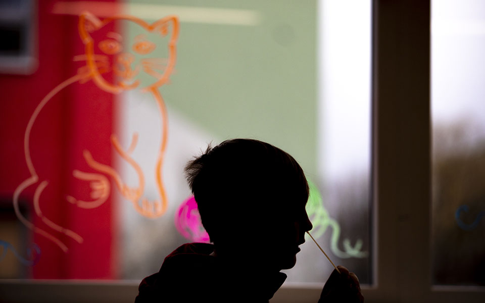 προς-υποχρεωτικό-το-self-test-και-στους-μαθητ-561338560