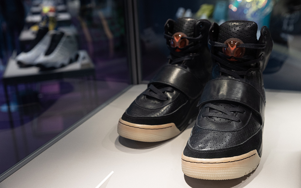 αθλητικά-παπούτσια-αξίας-1-8-εκατ-δολα-561344947