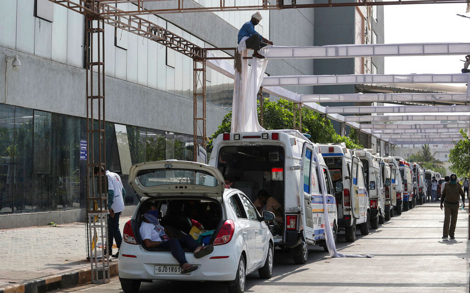 Ινδία: Αυτοσχέδια κρεματόρια για τα θύματα του κορωνοϊού – Ξεπέρασαν τους 200.000 οι θάνατοι-3