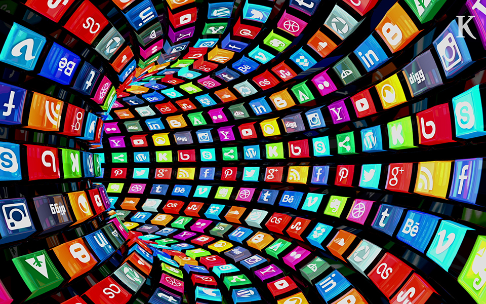 λογοκρισία-στα-social-media-κίνδυνος-για-τη-δημο-561328345