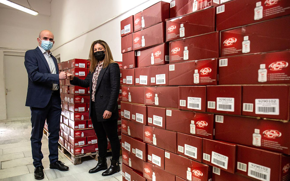 το-lifebuoy-προσέφερε-200-000-προϊόντα-για-τα-χέρια-561348472