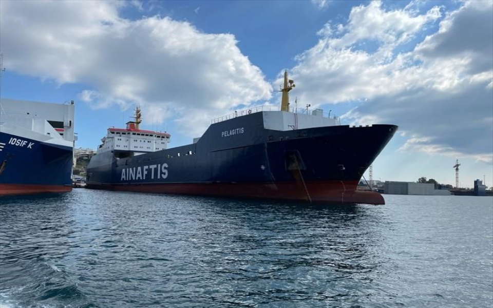 ζημιές-από-πρόσκρουση-πλοίου-στο-λιμά-561320254