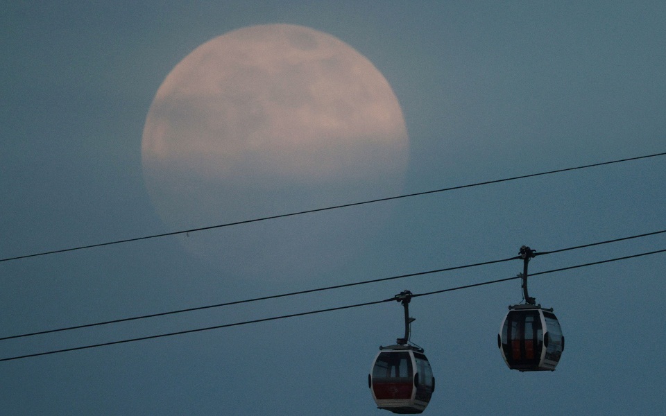 Η Ροζ Πανσέληνος φθάνει απόψε στο μαγευτικό αποκορύφωμά της (εικόνες)-6