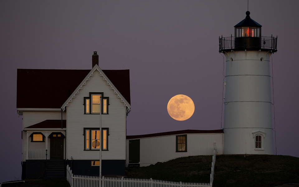 Η Ροζ Πανσέληνος φθάνει απόψε στο μαγευτικό αποκορύφωμά της (εικόνες)-9
