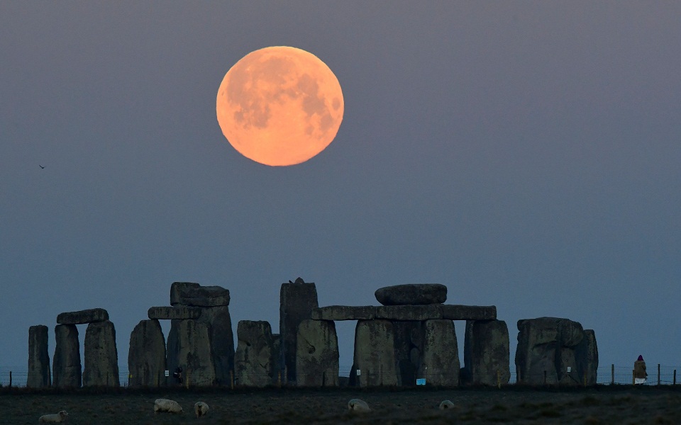 Η Ροζ Πανσέληνος φθάνει απόψε στο μαγευτικό αποκορύφωμά της (εικόνες)-2