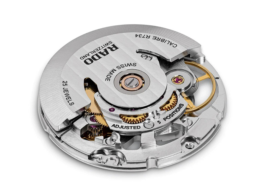 Ποιο αγαπημένο υλικό της RADO ντύνει το νέo Captain Cook;-7