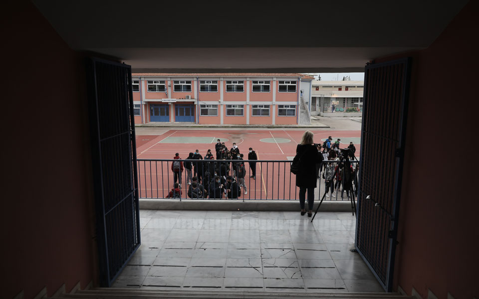 πώς-θα-ανοίξουν-τα-λύκεια-από-τη-δευτέρ-561321982