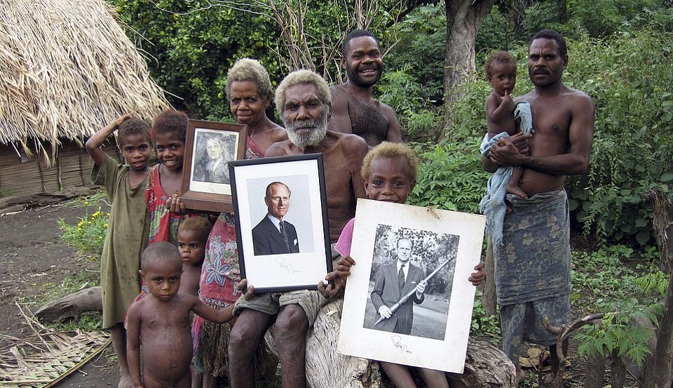 σε-100-μέρες-πένθους-η-φυλή-που-λάτρευε-το-561330169