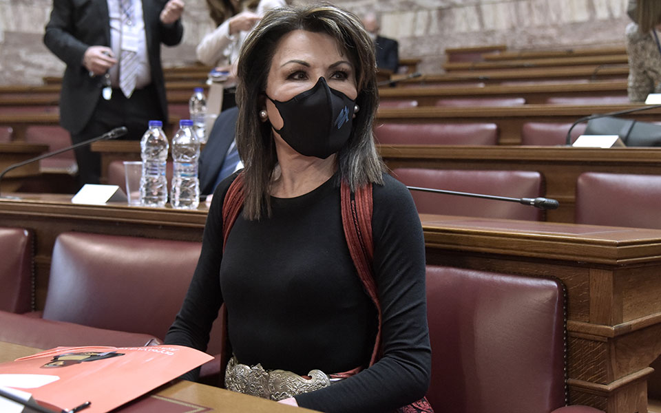 αγγελοπούλου-το-εμβληματικό-ορόσημο-561335635