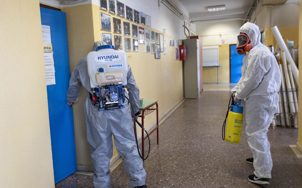 κορωνοϊός-απολυμάνσεις-στα-λύκεια-τη-561324067