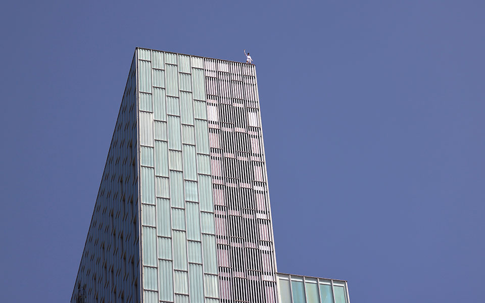 Ισπανία: Πρόστιμο σε ριψοκίνδυνο Βρετανό που σκαρφάλωσε σε ουρανοξύστη-3