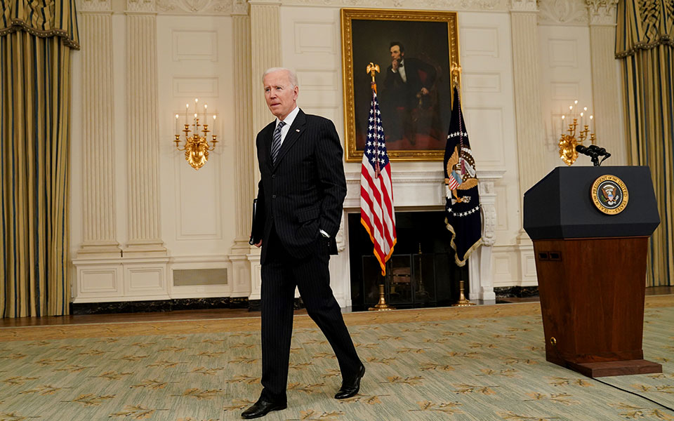 μπάιντεν-πάνω-από-το-80-δασκάλων-έλαβε-τ-561320788