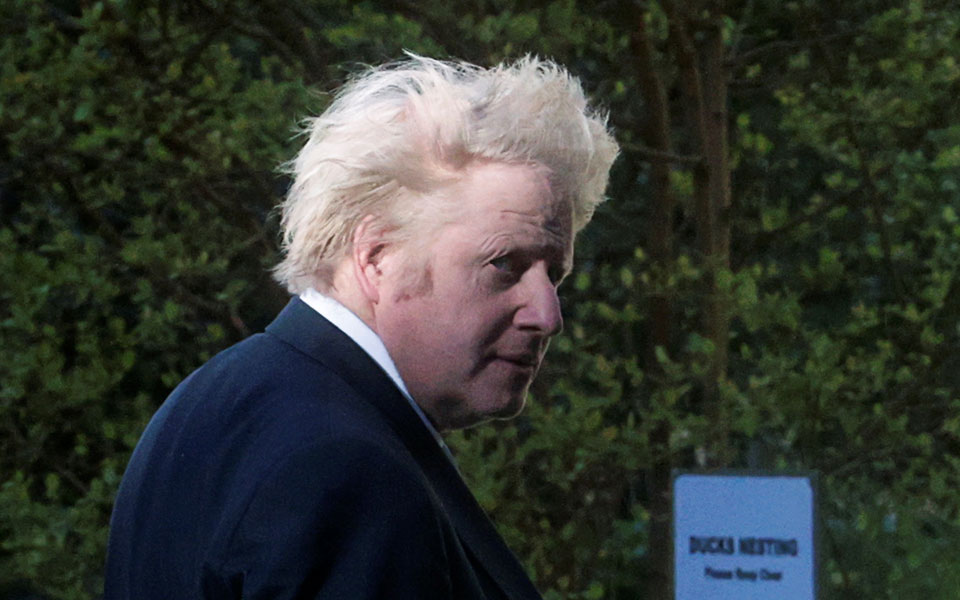 βρετανία-ξανανοίγουν-καταστήματα-κο-561319438