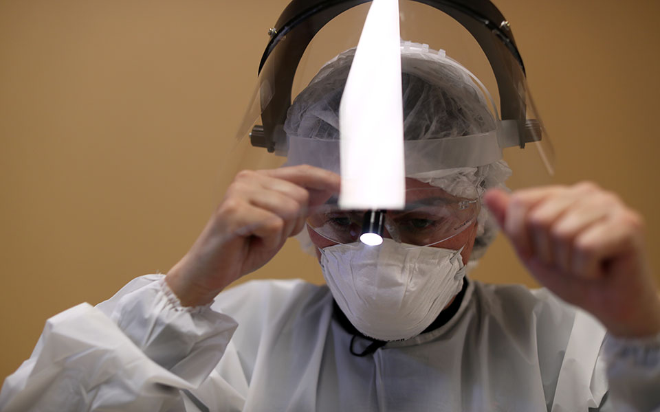 κορωνοϊός-η-βραζιλία-θα-ξεπεράσει-του-561349783