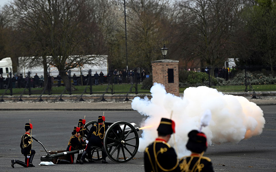 Βρετανία: Τιμητικές βολές στη μνήμη του πρίγκιπα Φιλίππου – Εικόνες-2