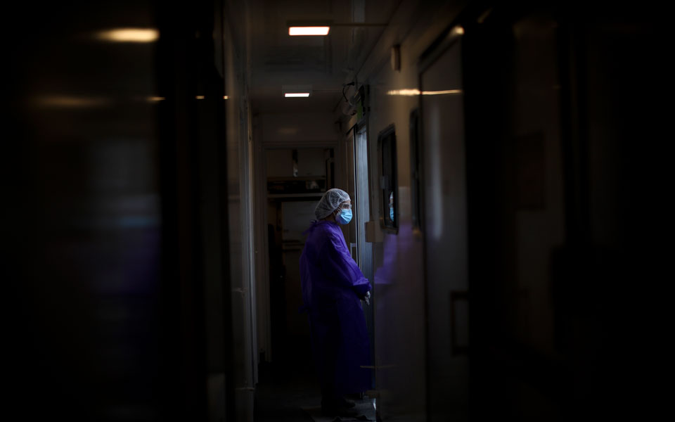 κορωνοϊός-1-718-νέα-κρούσματα-52-θάνατοι-561327097