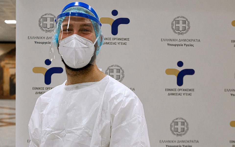 Κορωνοϊός: 2.411 κρούσματα, 837 διασωληνωμένοι, 67 θάνατοι-5