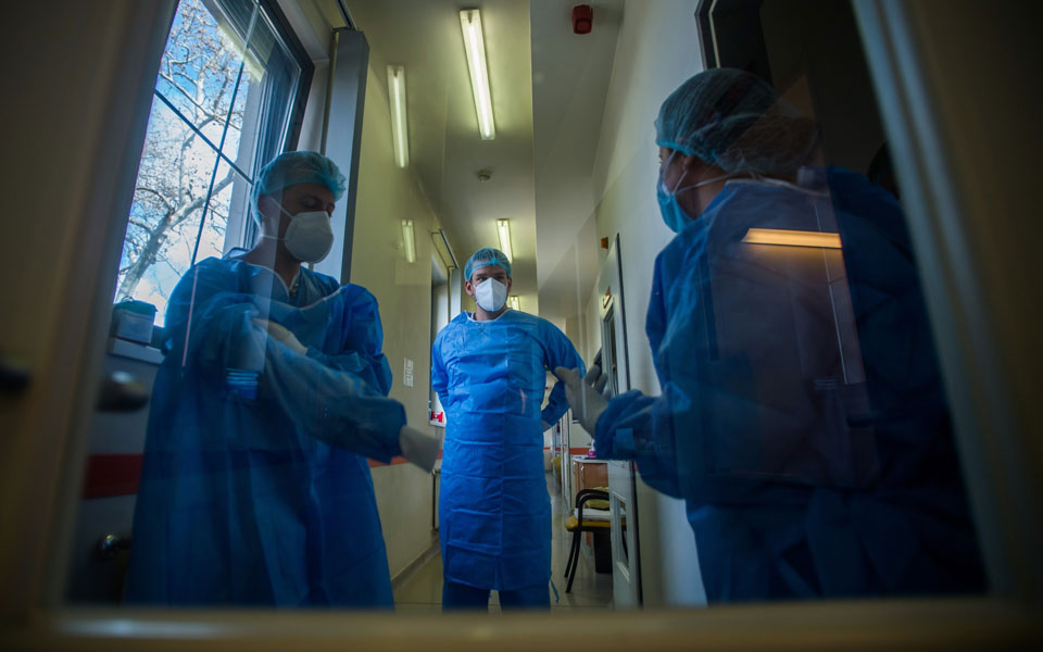 κορωνοϊός-2-759-νέα-κρούσματα-75-θάνατοι-561340546