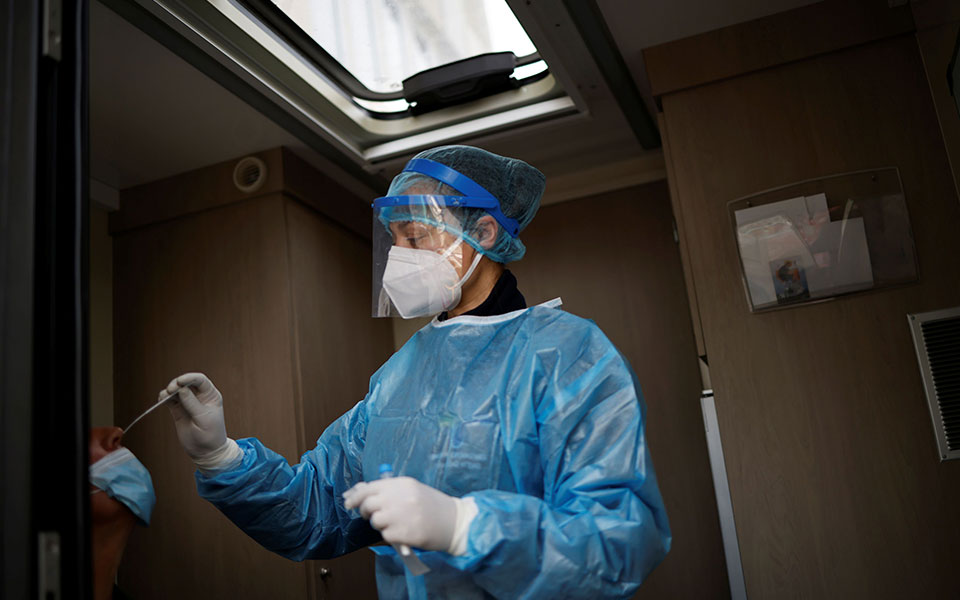 καλπάζει-η-πανδημία-3-445-νέα-κρούσματα-749-δ-561321901