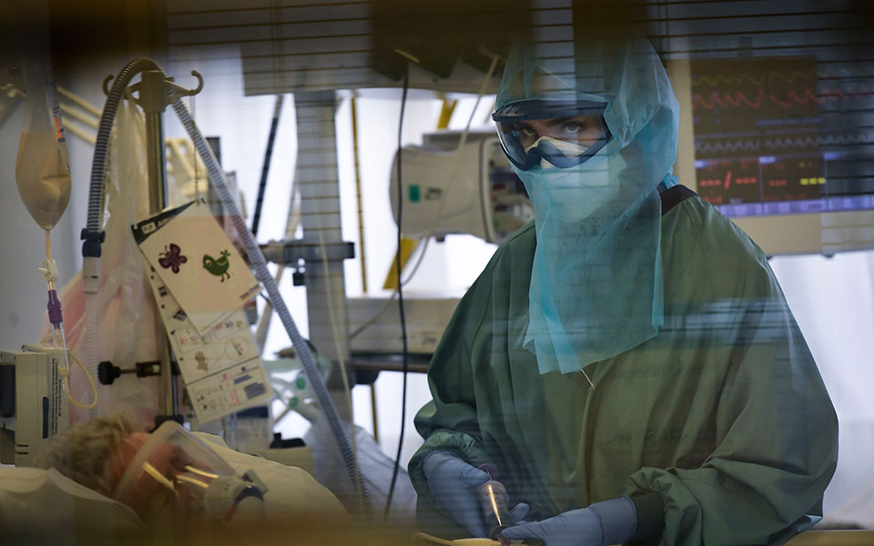 Κορωνοϊός: 4.033 νέα κρούσματα, 93 θάνατοι-2