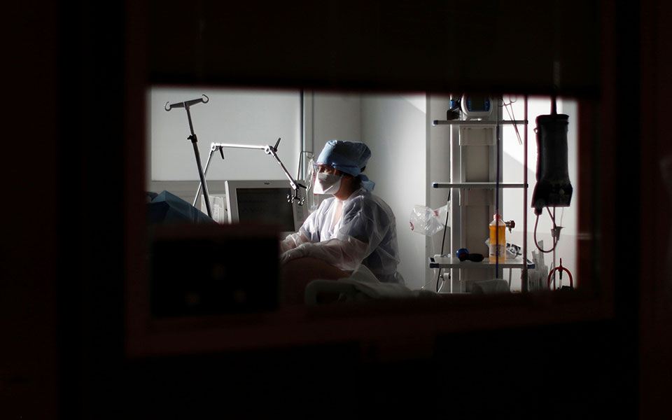 Καλπάζει η πανδημία: 3.491 νέα κρούσματα- 67 θάνατοι – 755 διασωληνωμένοι-1