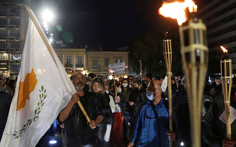 κύπρος-τέσσερις-θάνατοι-και-786-νέα-κρού-561335356