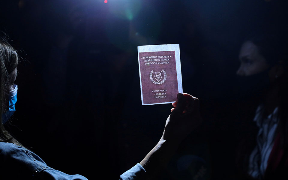 κύπρος-παράνομο-ένα-στα-δύο-χρυσά-δια-561333379