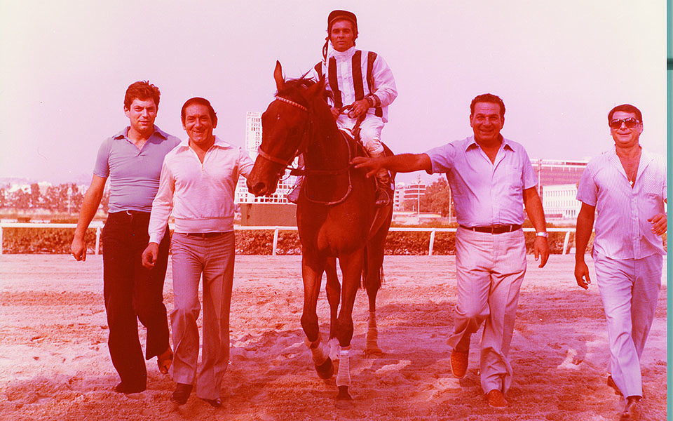 Στράτος Διονυσίου: Τραγουδούσε κι άκουγες την ψυχή του-2