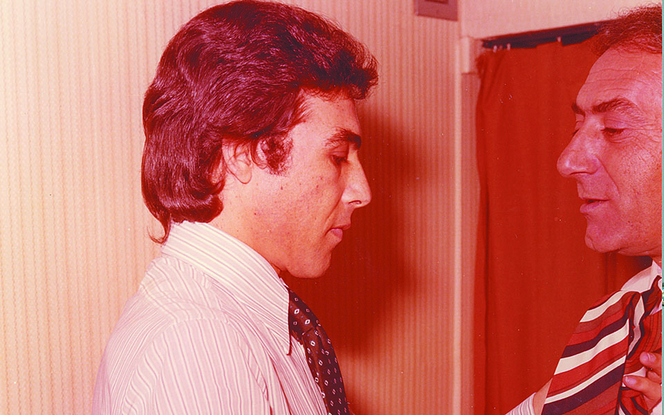 Στράτος Διονυσίου: Τραγουδούσε κι άκουγες την ψυχή του-4