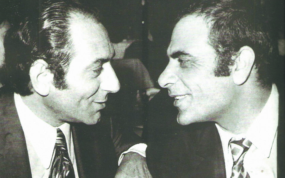 Στράτος Διονυσίου: Τραγουδούσε κι άκουγες την ψυχή του-3