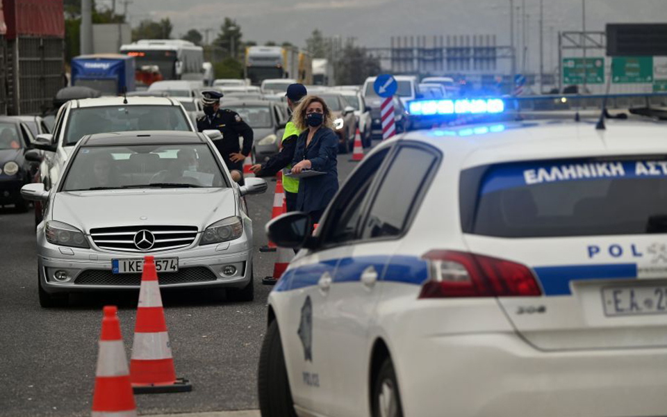 Πάσχα: Ουρές χιλιομέτρων στα διόδια λόγω ελέγχων – Πάνω από 200 αναστροφές-2