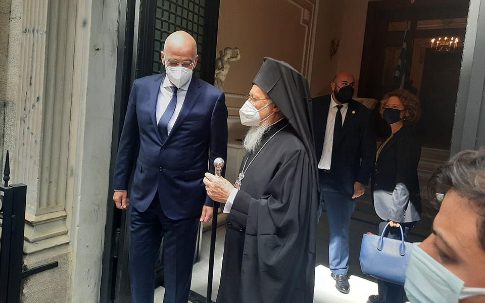 συνάντηση-δένδια-με-τον-οικουμενικό-π-561330220