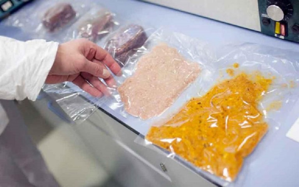 έλλειψη-πλαστικών-συσκευασιών-λόγω-π-561317869