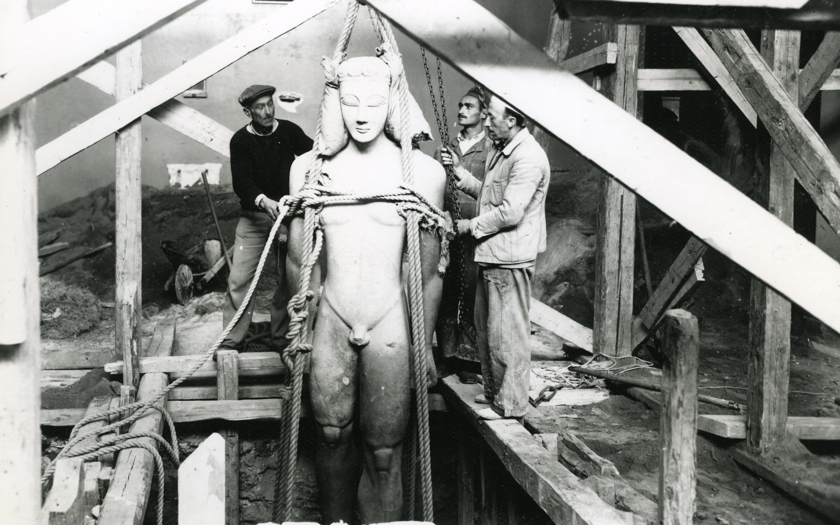 πώς-θάφτηκαν-τα-αρχαία-στην-κατοχή-561332743