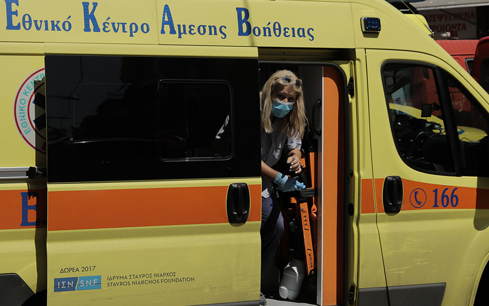 πυρκαγιά-χωρίς-τις-αισθήσεις-γυναίκα-561316270