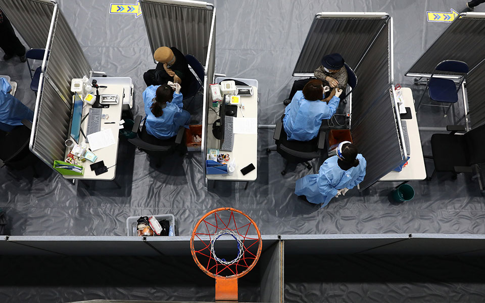 pfizer-bioνtech-ασφαλείς-για-τουλάχιστον-έξι-μήνε-561314983