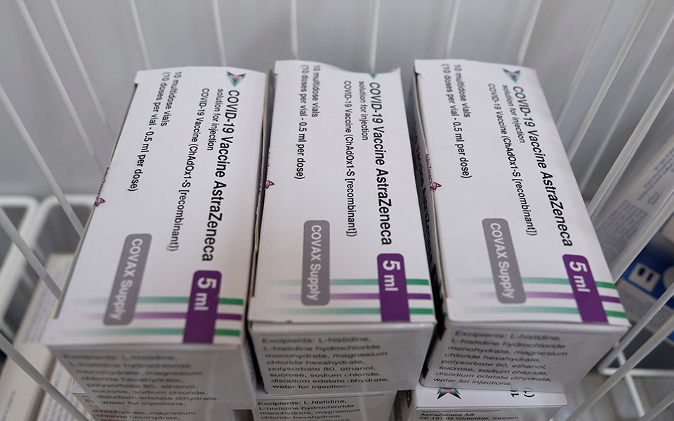 κομισιόν-για-astrazeneca-εξετάζουμε-όλες-τις-ε-561339988