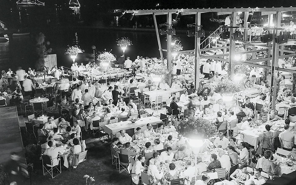 εσείς-τι-θα-παραγγείλετε-561346285