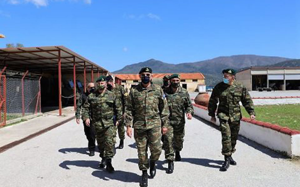 Σε φυλάκια και μονάδες των Ενόπλων Δυνάμεων στη Λέσβο ο Κ. Φλώρος-1
