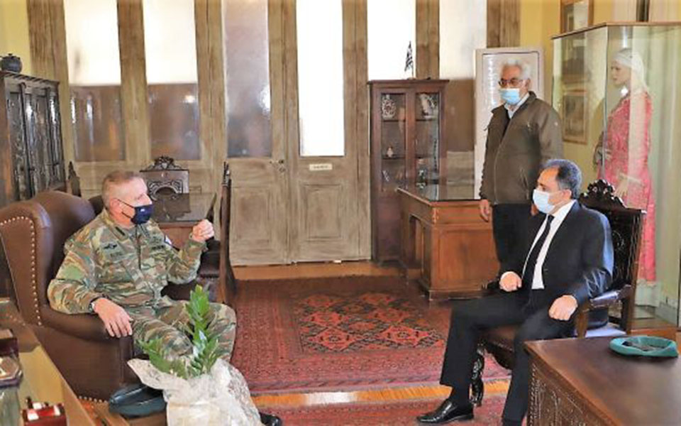 Σε φυλάκια και μονάδες των Ενόπλων Δυνάμεων στη Λέσβο ο Κ. Φλώρος-2