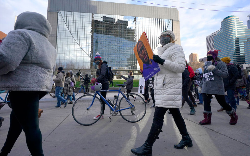 δίκη-φλόιντ-προ-των-πυλών-η-απόφαση-ο-561338122