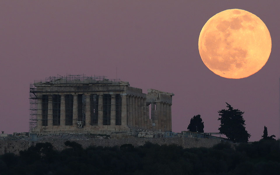 απόψε-και-αύριο-η-πρώτη-υπερ-πανσέληνο-561344242