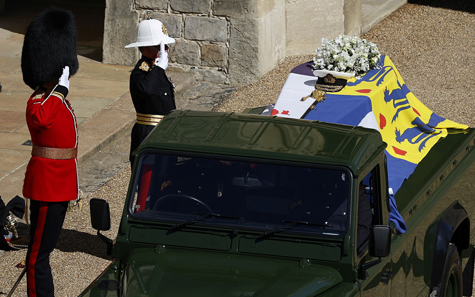 Η βασίλισσα Ελισάβετ αποχαιρέτησε τον πρίγκιπά της-1