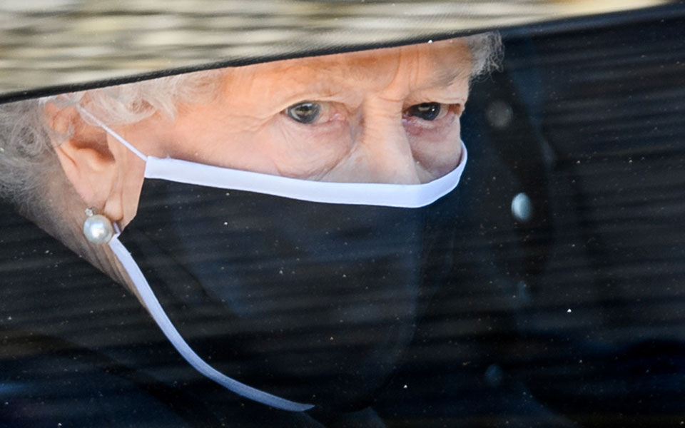 Η βασίλισσα Ελισάβετ αποχαιρέτησε τον πρίγκιπά της-4